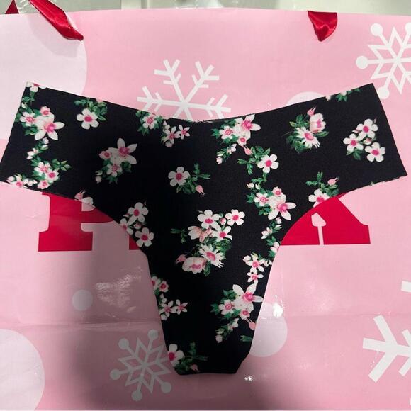 Victoria’s Secret No Show thong set - Picture 3 of 6
